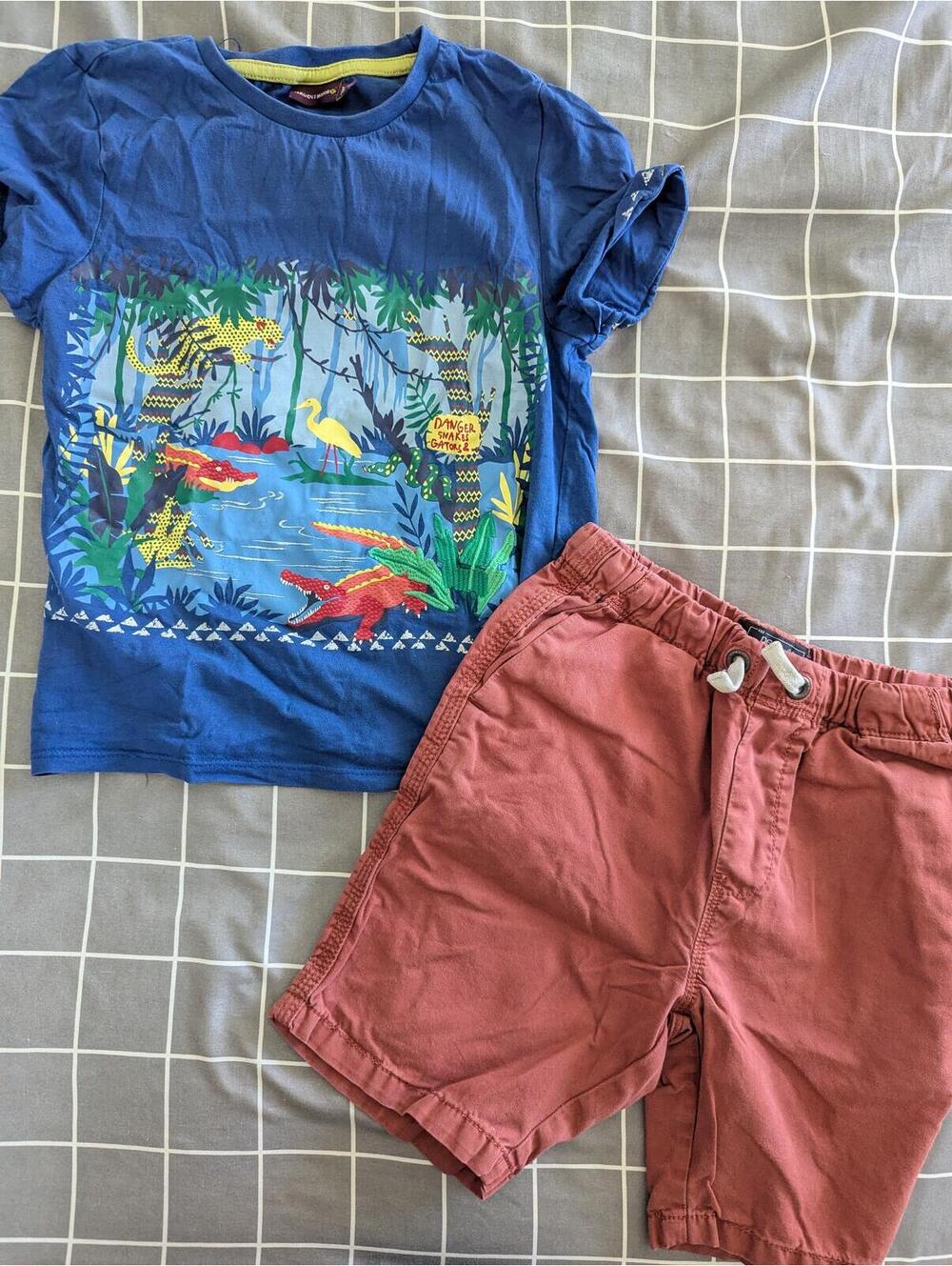 Croc Everglades tee and reddish brown shorts
